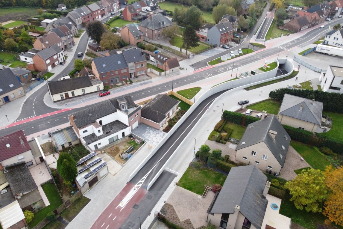 Nieuwe fietstunnel onder Moorselbaan Aalst geopend
